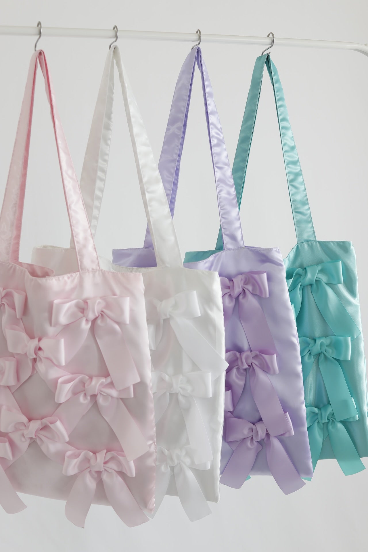 WHITE 　satin ribbon tote bag