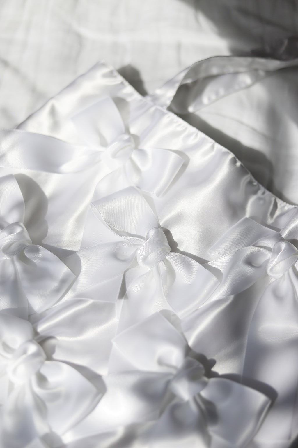 WHITE 　satin ribbon tote bag