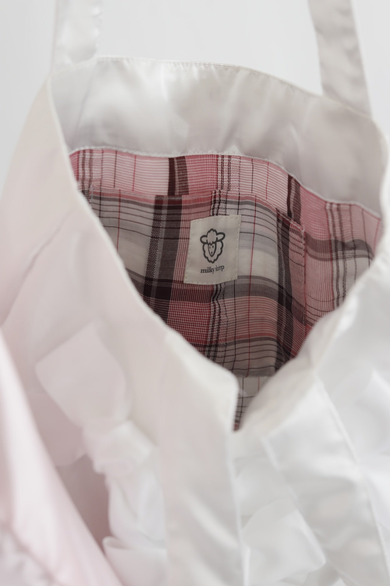 WHITE 　satin ribbon tote bag